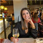 Soy una estudiante que da clases de inglés tanto presenciales como orales en Elche, desde primaria hasta bachillerato